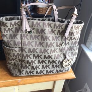 Micheal Kors Purse
